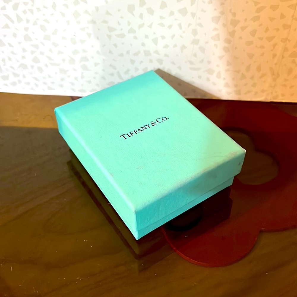 Tiffany blue jewelry box.